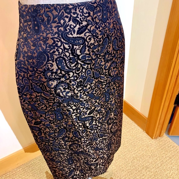 ⚜️NWOT‼️ Luxurious & Elegant Black and Gold Brocade Pencil Skirt - Sz 6 - Picture 1 of 14